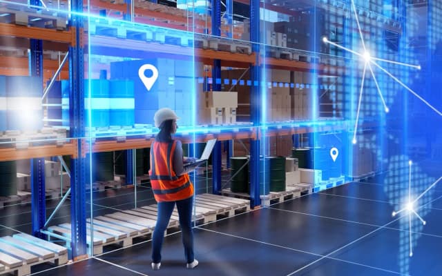 Leveraging Knowledge Graphs and LLM Reasoning to Identify Operational Bottlenecks for Warehouse Planning Assistance Leveraging Knowledge Graphs and LLM Reasoning to Identify Operational Bottlenecks for Warehouse Planning Assistance